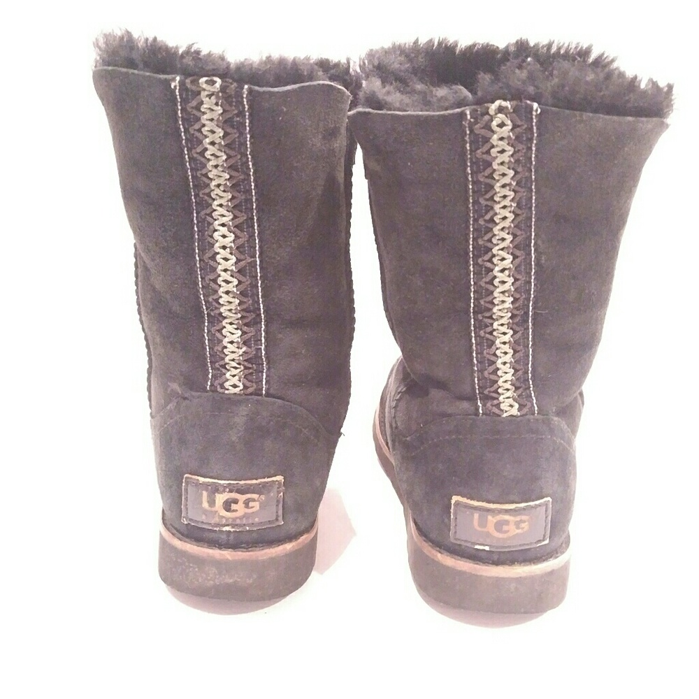 Ugg Classic Short womens black sheepskin winter boots size 7